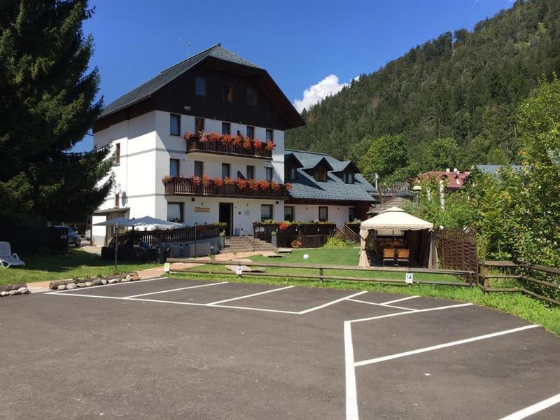 Hotel Tarvisio Four Seasons Exterior photo